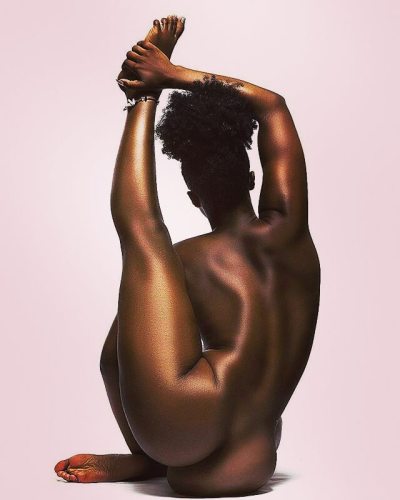 Work of art – Flexible nude ebony