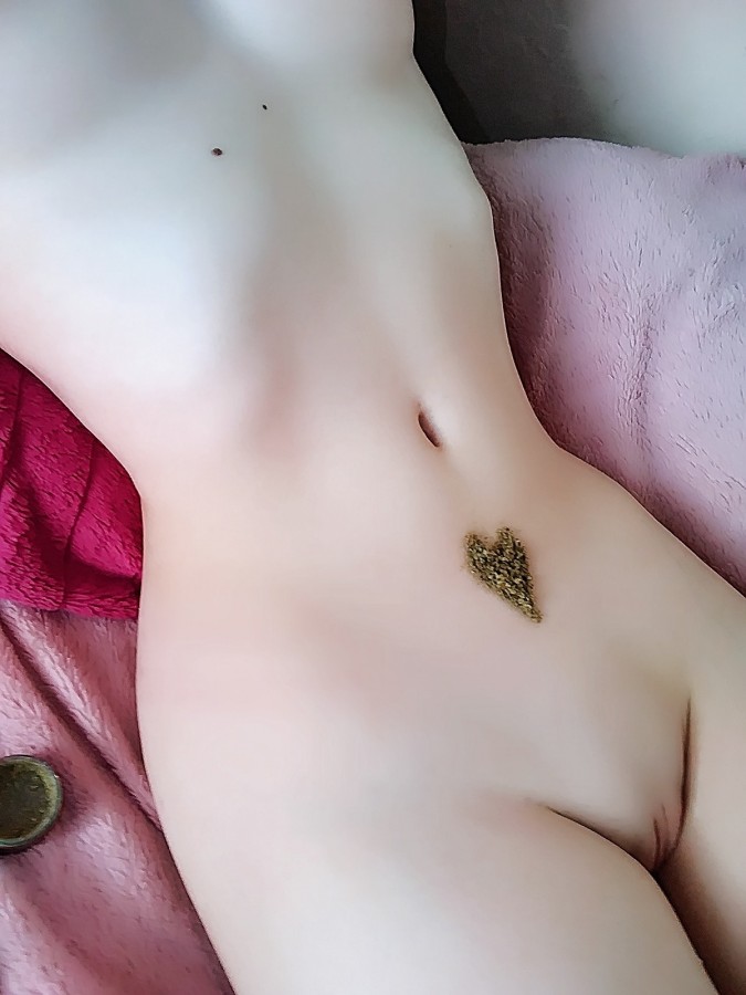 Stoner chick spreading her moist pink pussy